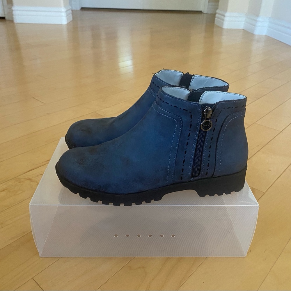 JSport by Jambu Jenna Memory Foam Navy Blue Ankle Boots Side Zippers